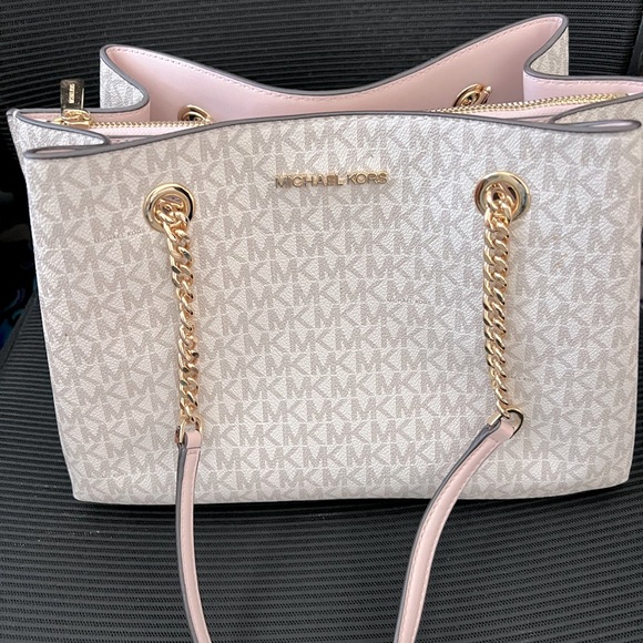 NWOT MICHAEL KORS. Teagan Pebble Leather Large Logo Shoulder bag. - Picture 1 of 5